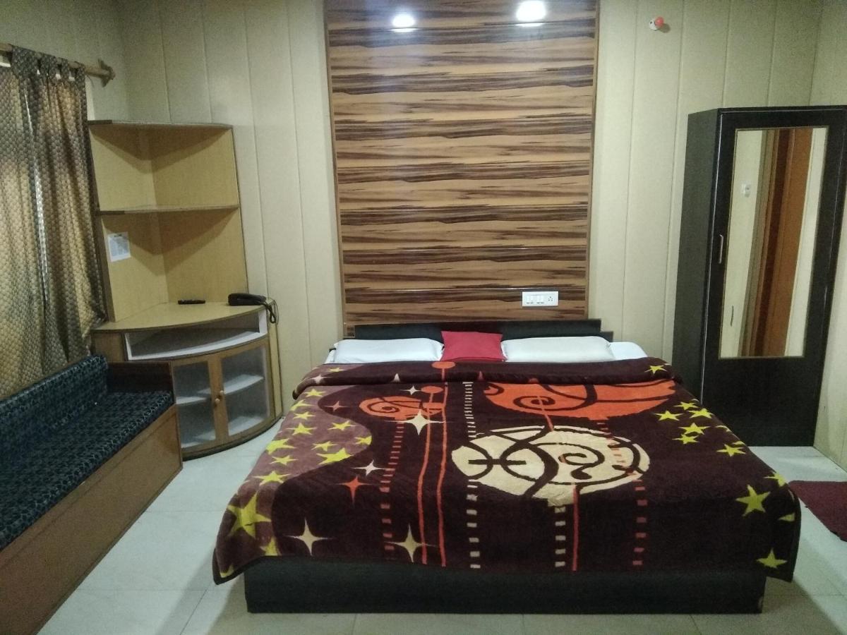 Hotel Neelam Raj Nainital Eksteriør bilde