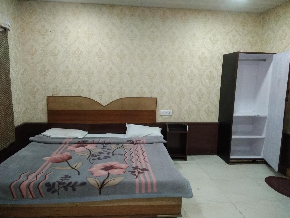 Hotel Neelam Raj Nainital Eksteriør bilde